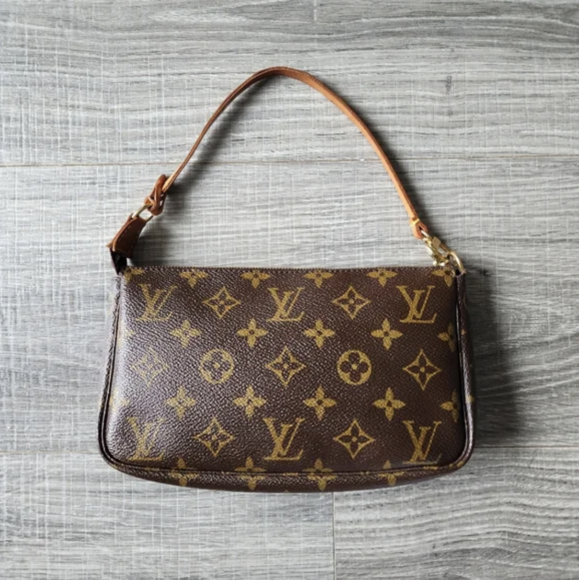 Louis Vuitton Shoulder Bags